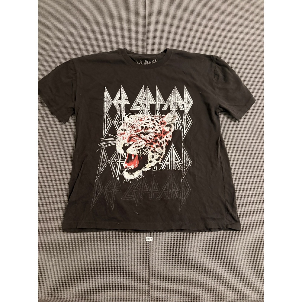 Def Leppard Graphic T-Shirt Mens XL Black Leopard Rock Band Short Sleeve Tee